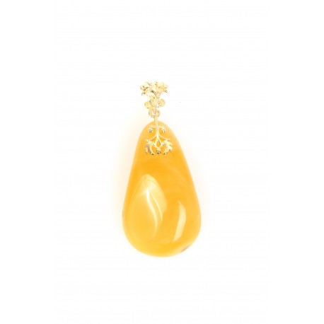 Amber pendant with the details of the gilded silver 