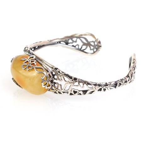 Silver bracelet with yellow amber