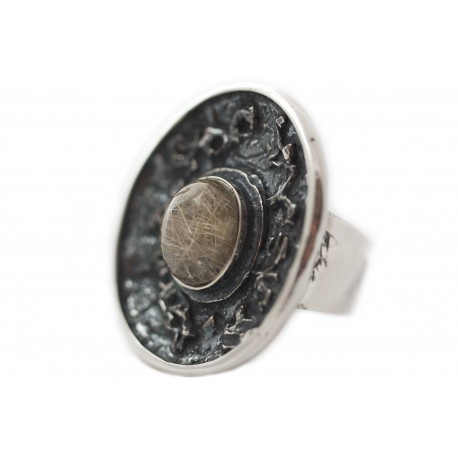 Unique silver ring with quartz